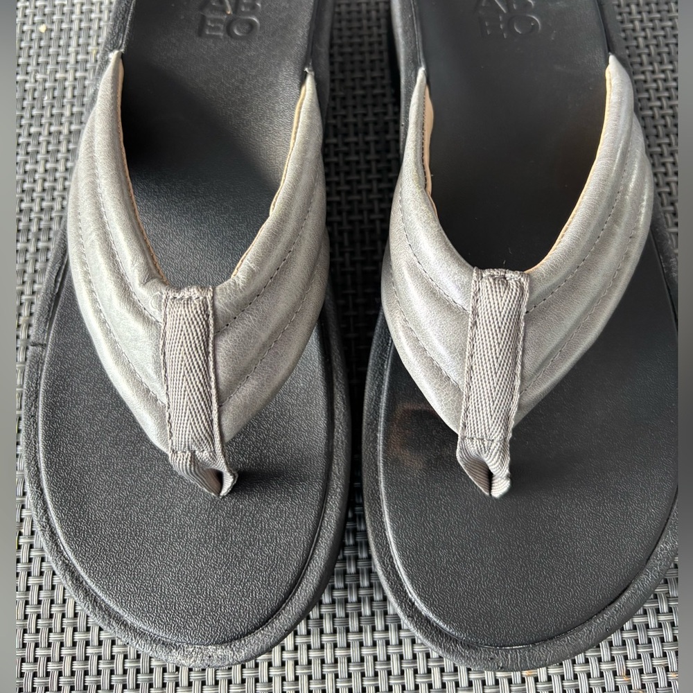 Abeo Women's Sandals - Black and Cream